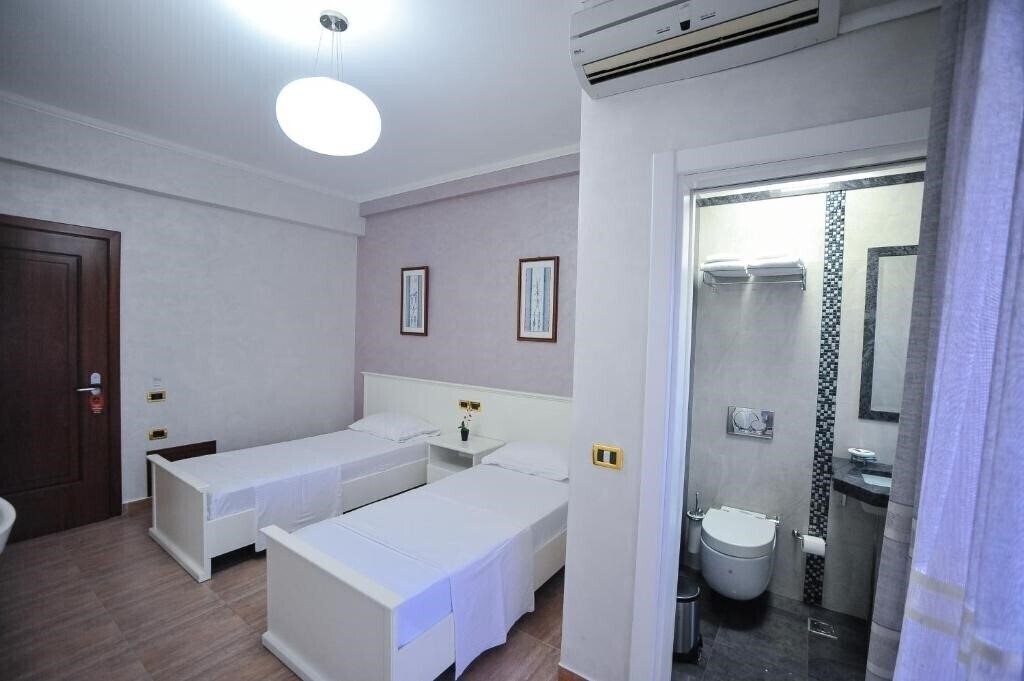 Фото Hotel Iliria International 4*