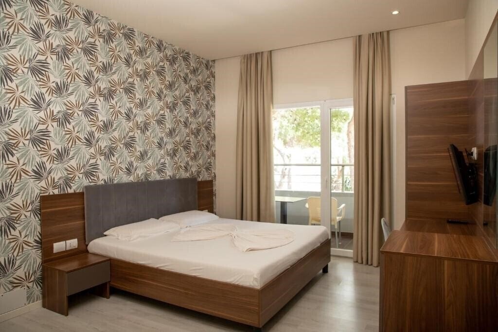 Фото Hotel Dyrrah 4*