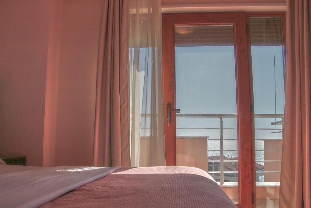Фото Hotel Nais Beach 3*