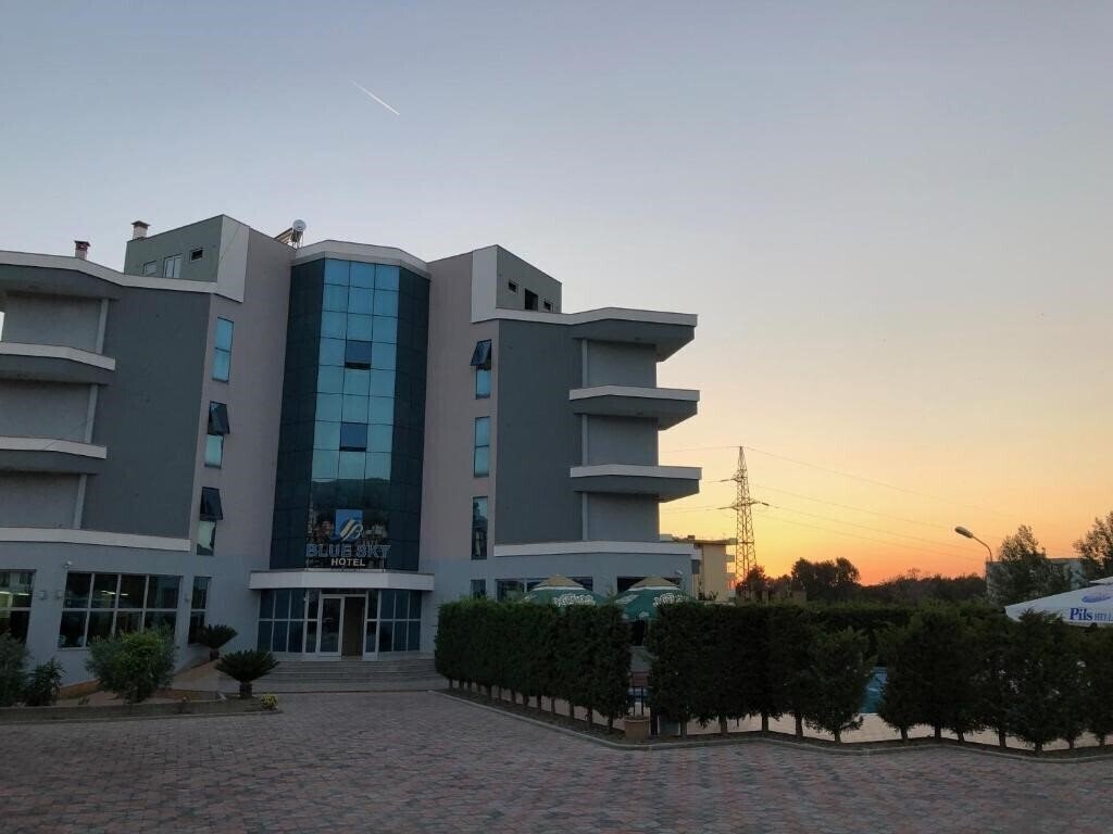 Готель Hotel Blue Sky Golem 3*