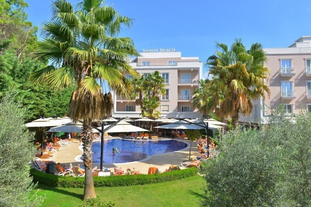 Готель Sandy Beach Resort 4*