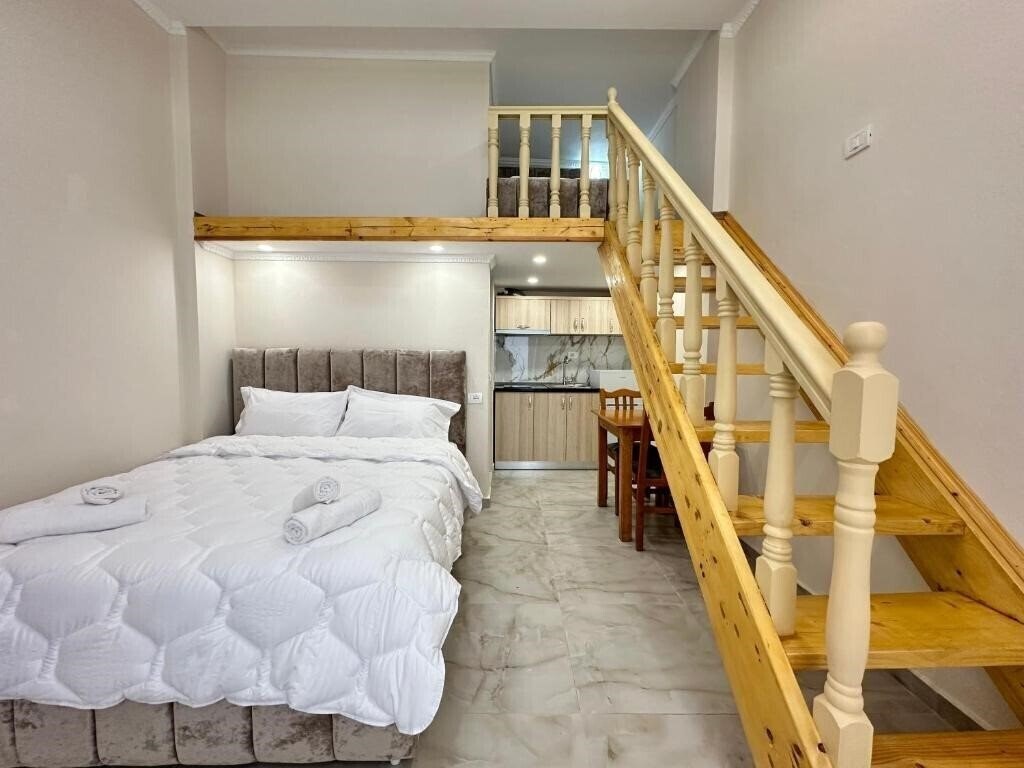 Готель Troy Apt апартаменты