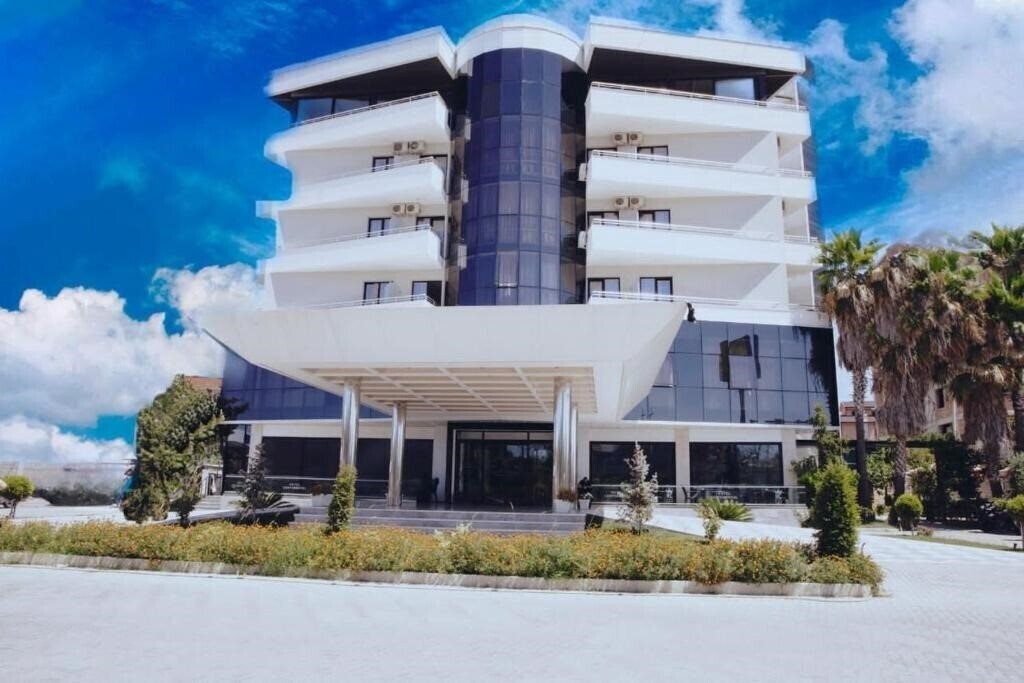 Отель Hotel Continental 3*