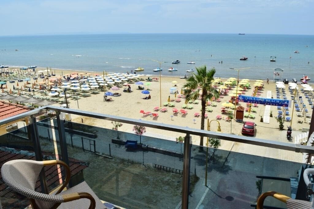 Картинка Vila One Beach Hotel 4*