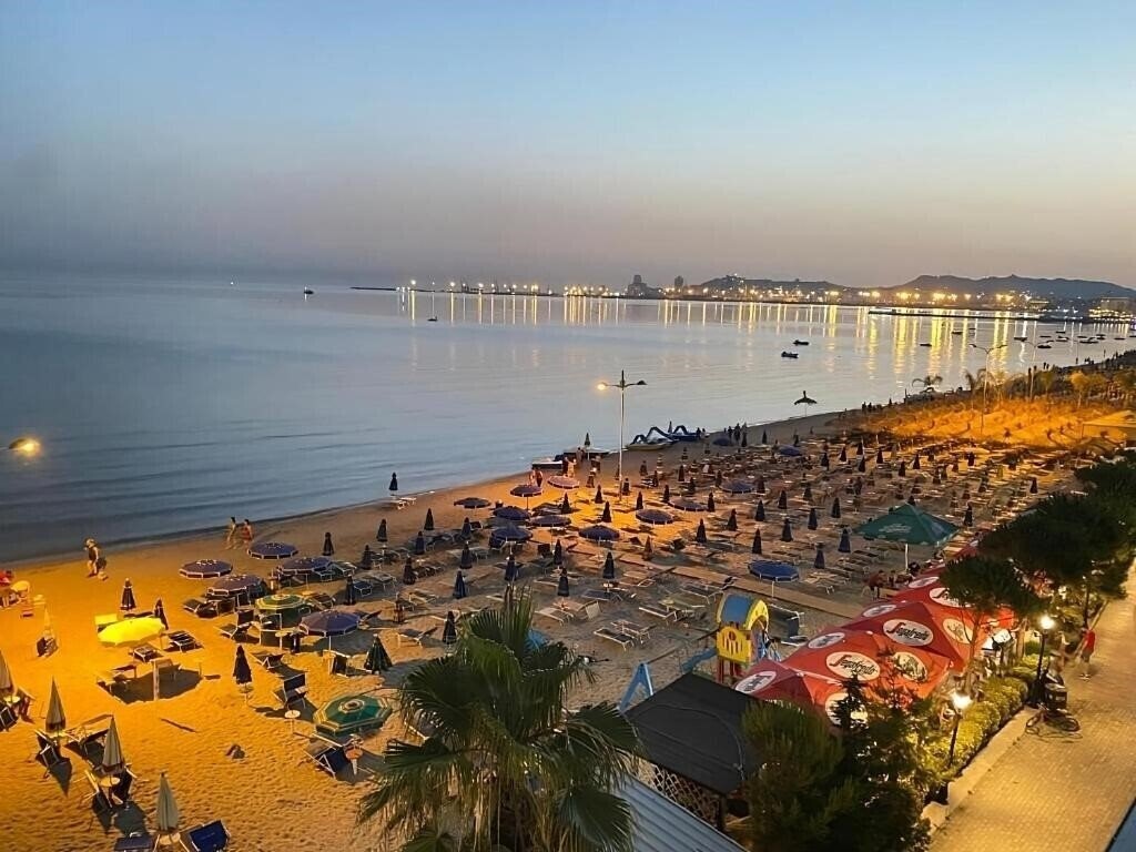 Готель Seaside Apartments 3*