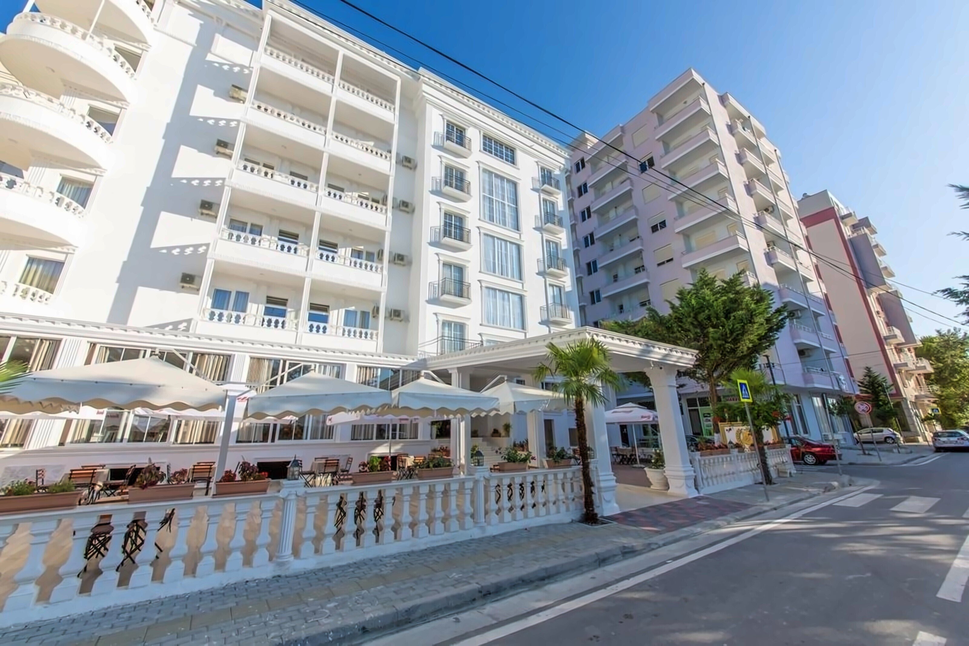 Готель Esal 4*