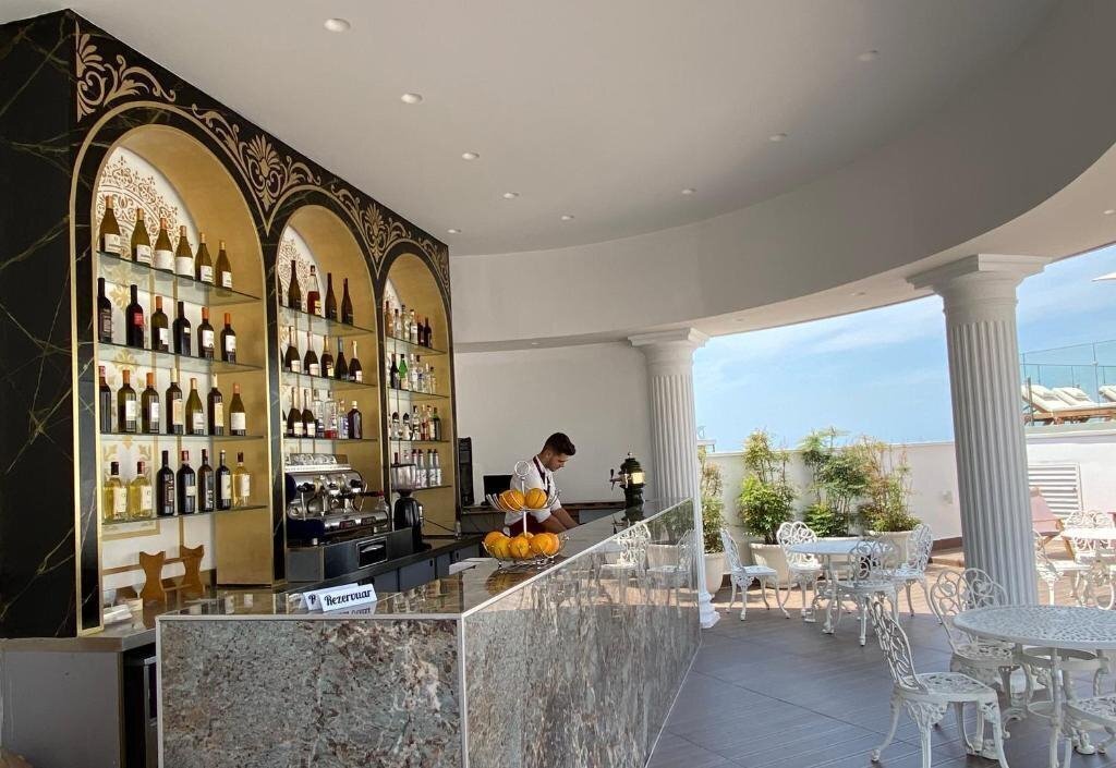 Фотографія Empire Hotel 4*