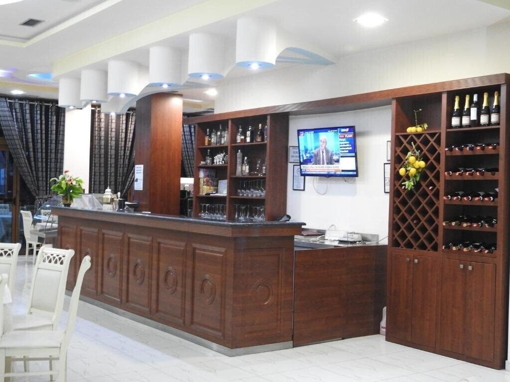 Фотографія Hotel 3 Vellezerit 4*