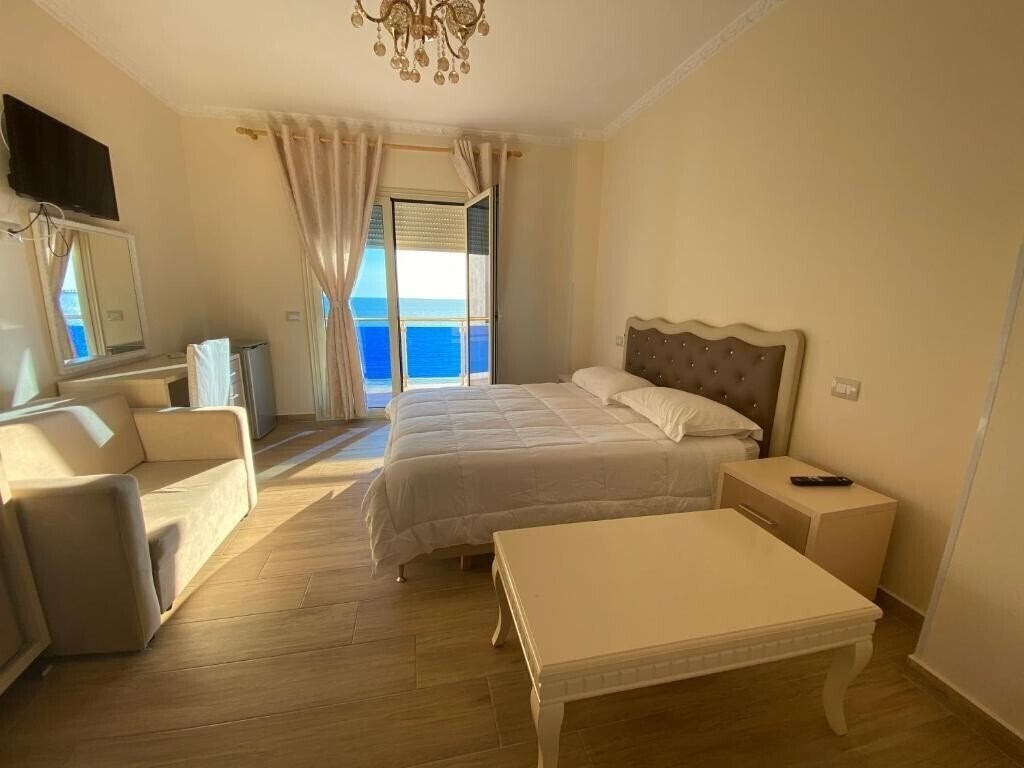Отель Hotel 3 Vellezerit 4*