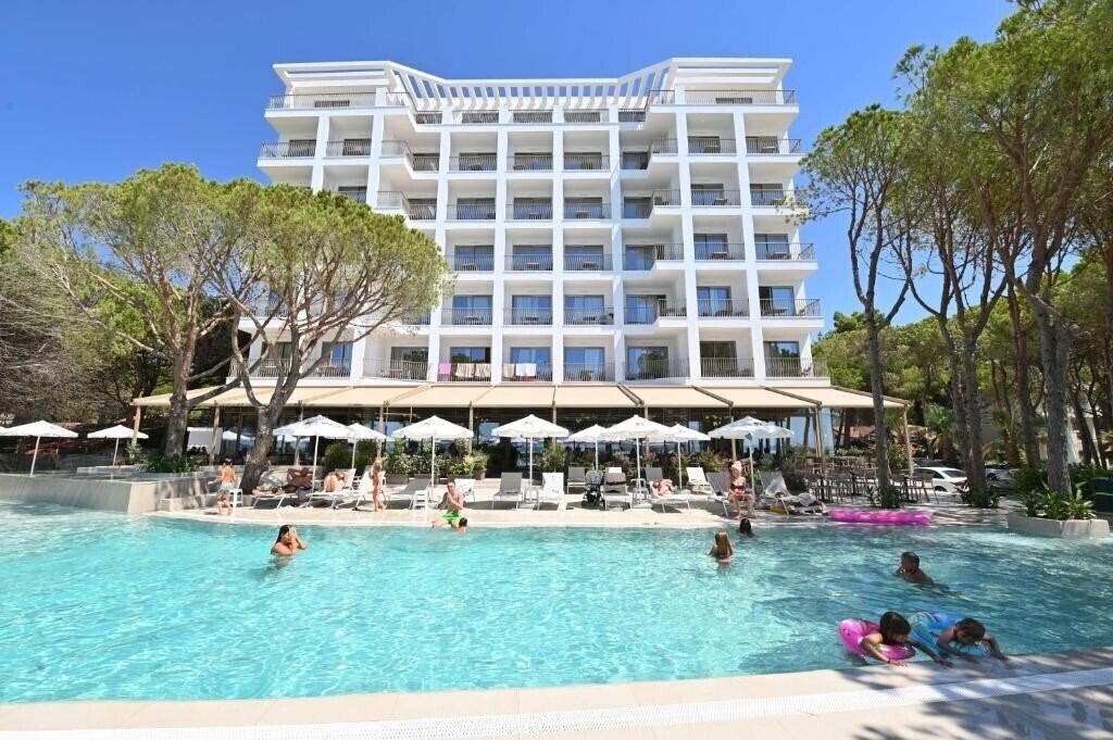 Готель Fllad Resort & SPA 4*