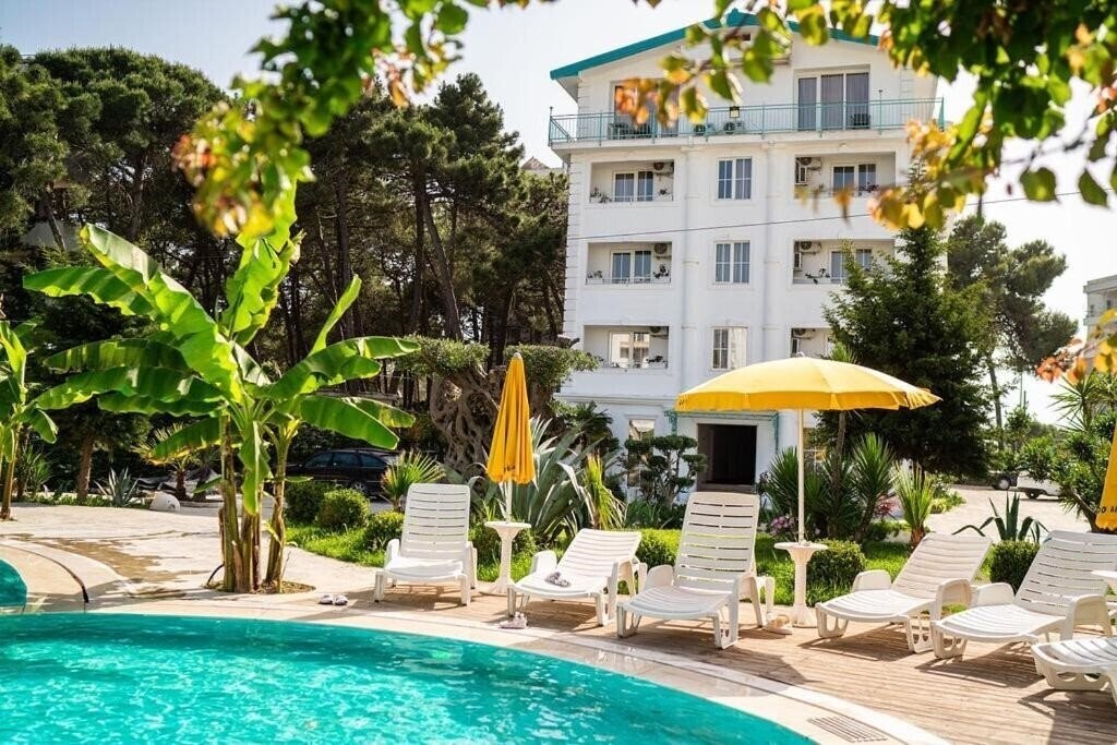 Отель Garden Palace 4*