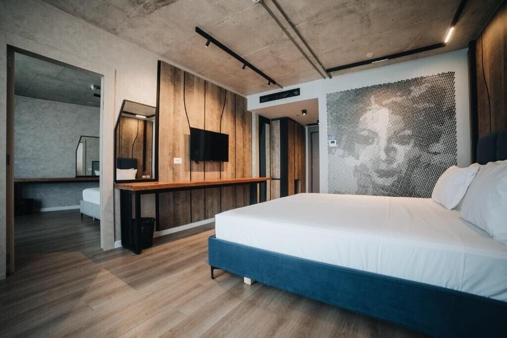 Отель AMR Hotel 4*