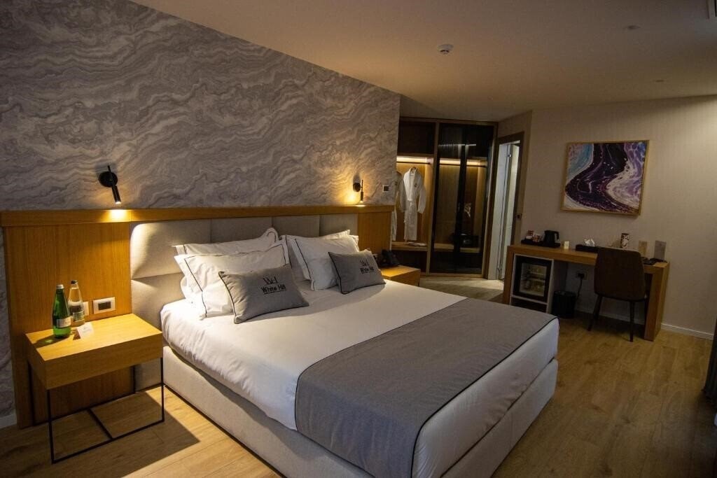 Зображення White Hill 4*