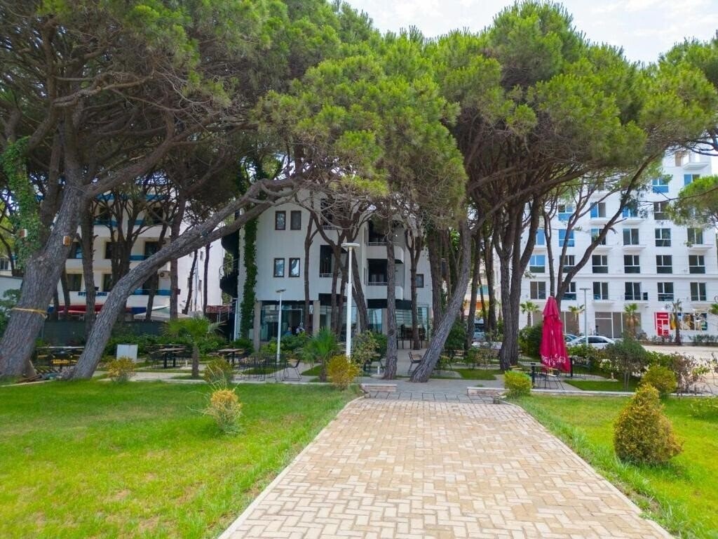 Готель Kastrati Hotel 3*