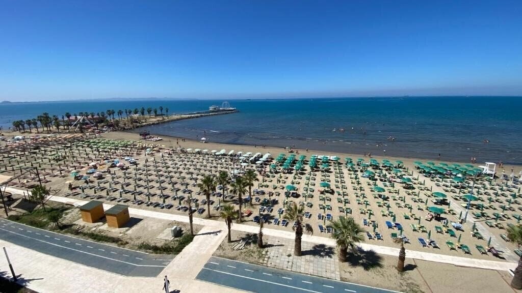 Картинка Wave Beachfront Apartments 3*