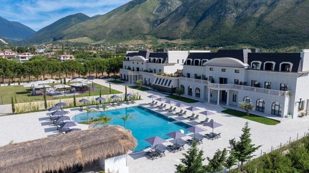 Отель Acros Resort 4*