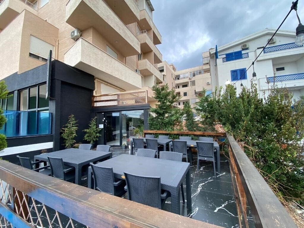 Отель Enles Hotel 4*