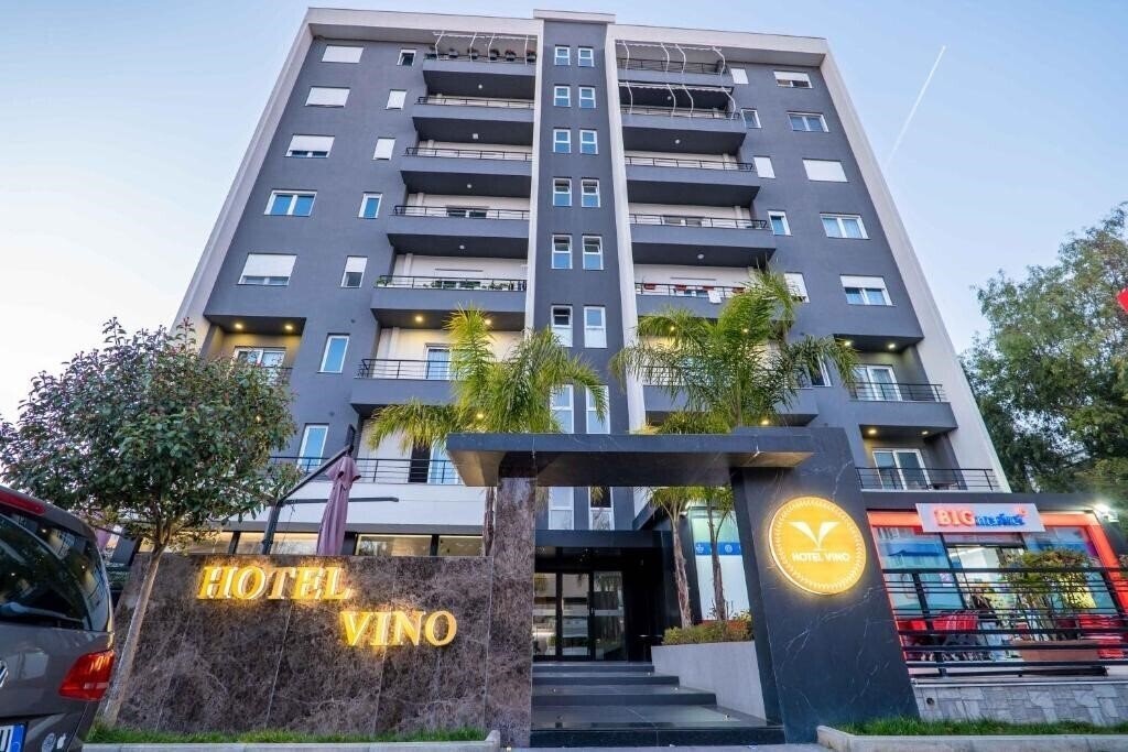 Готель Hotel Vino 4*