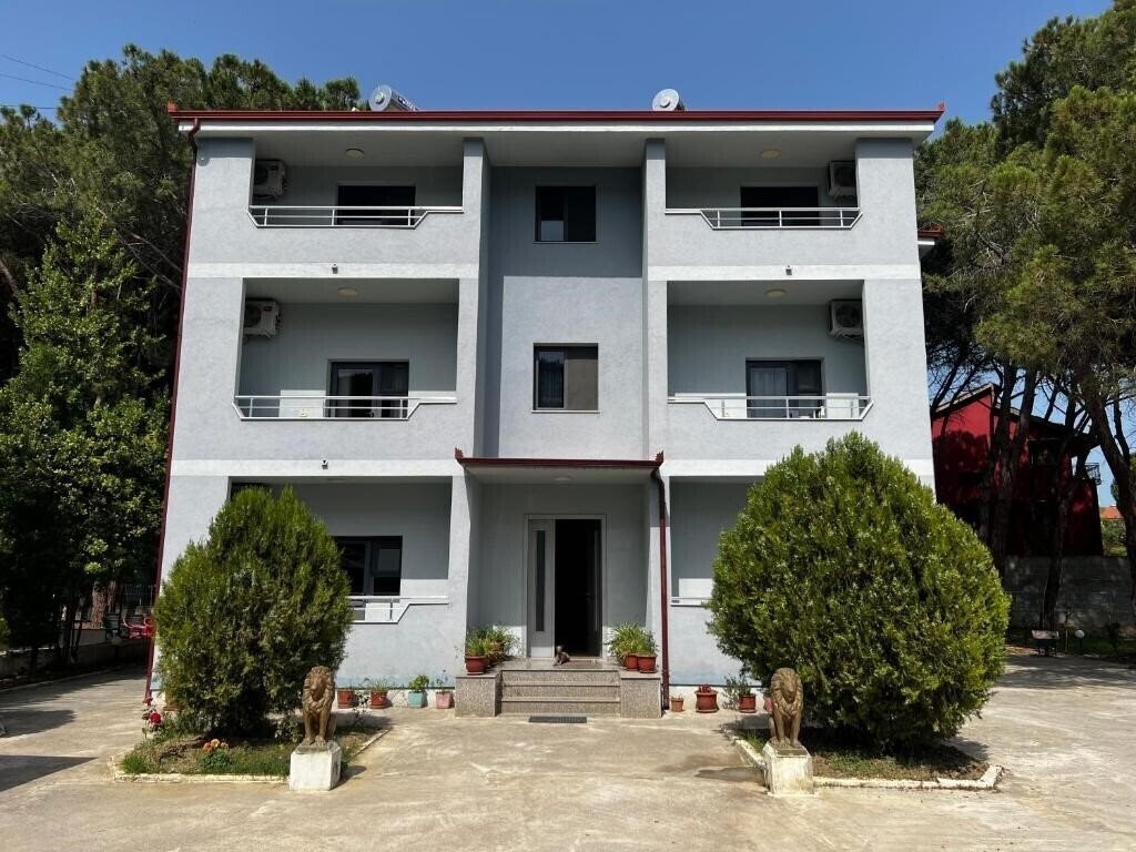 Отель Canary Hotel 2*