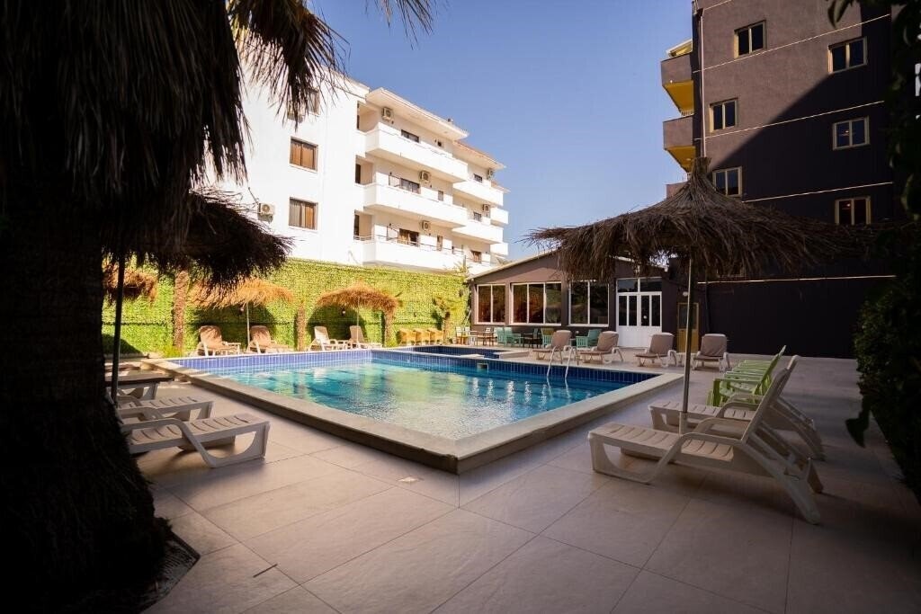 Готель Kurti Hotel 4*