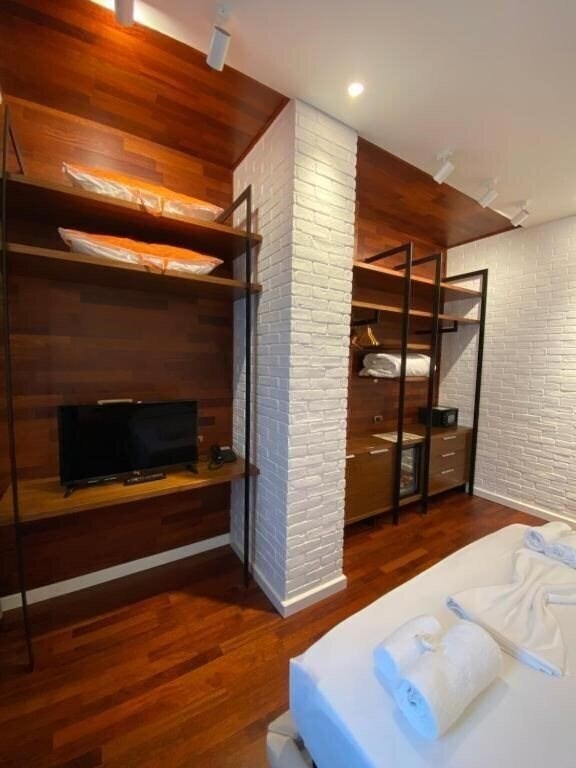 Фото Crown Boutique Hotel 4*