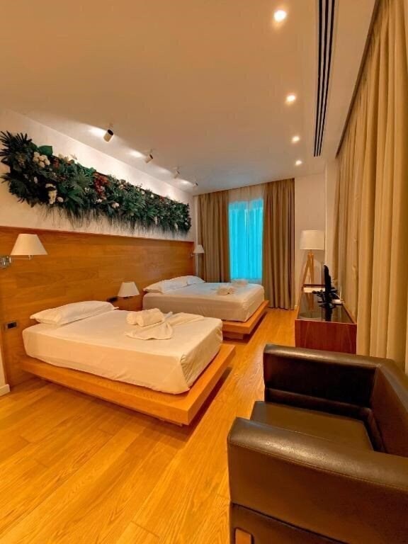 Изображение Crown Boutique Hotel 4*