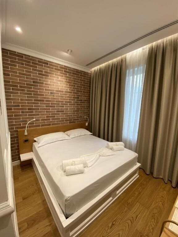 Отель Crown Boutique Hotel 4*