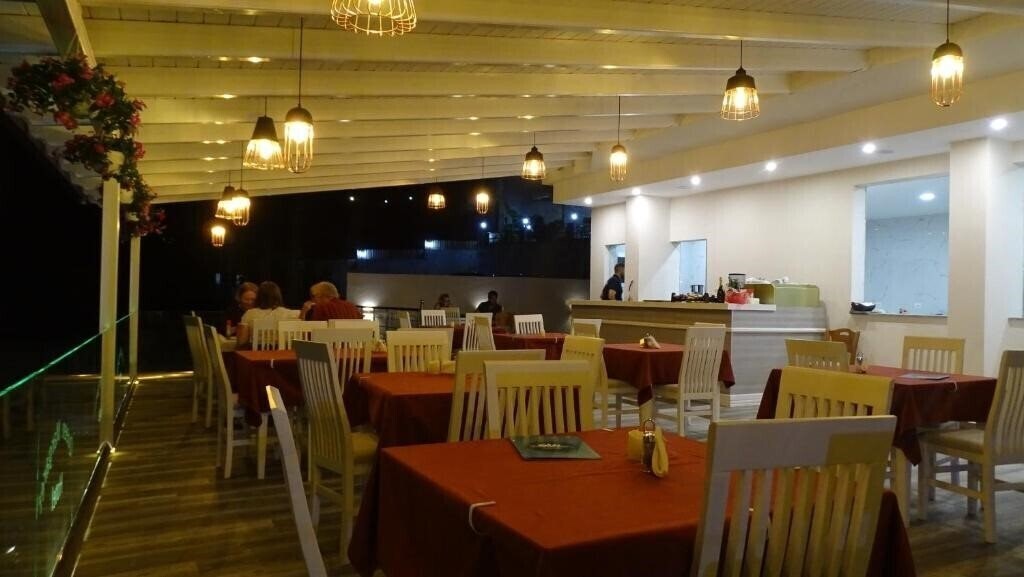 Фото Queen Margaret Seaside 4*