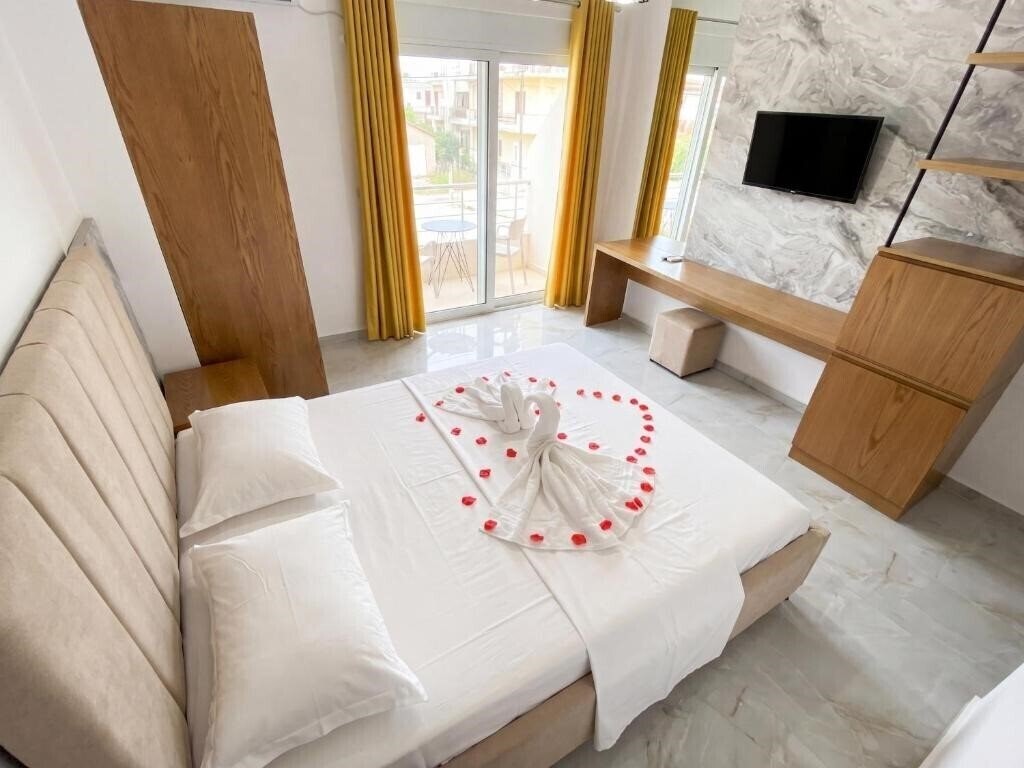 Отель Four Island 3*