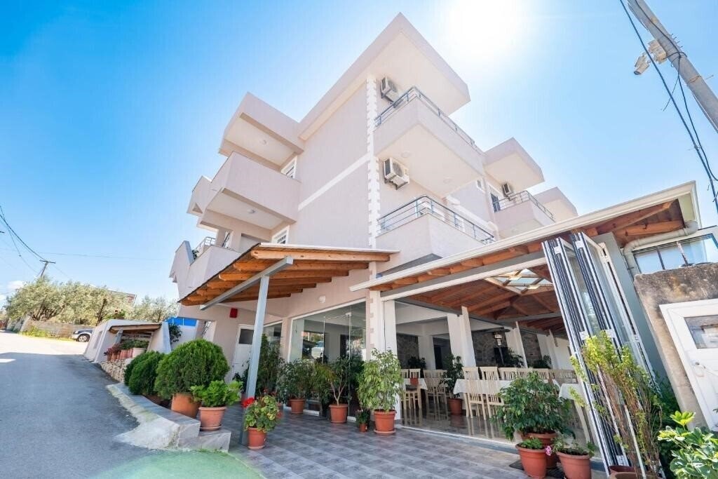 Отель Aleksander Aparthotel 3*