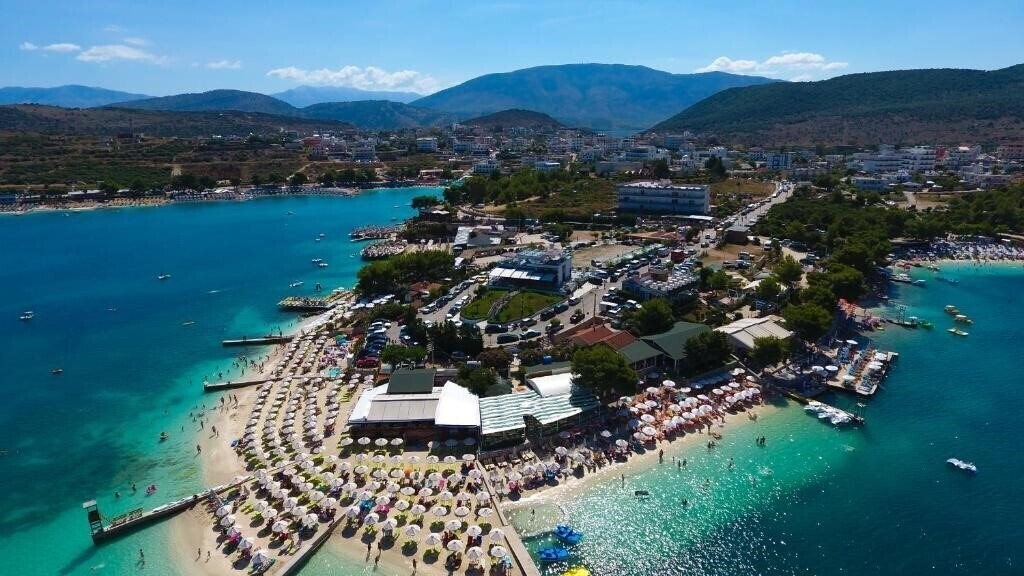 Картинка Vila Enxhi 3*