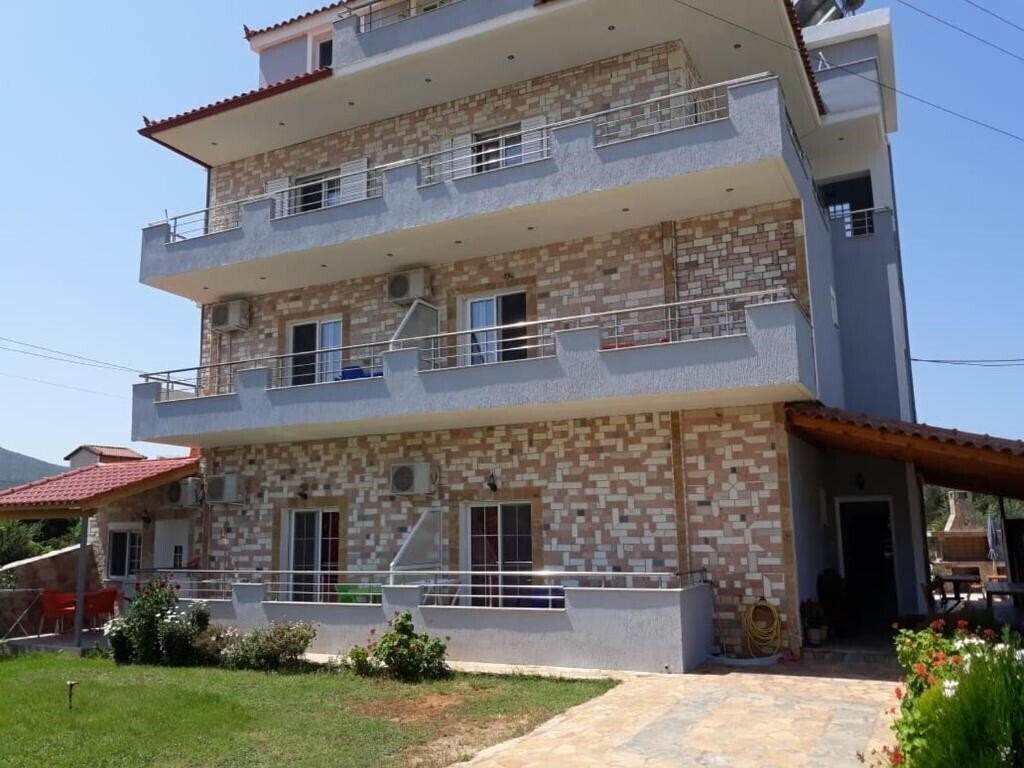 Отель Ylli Mance Apartments апартаменты