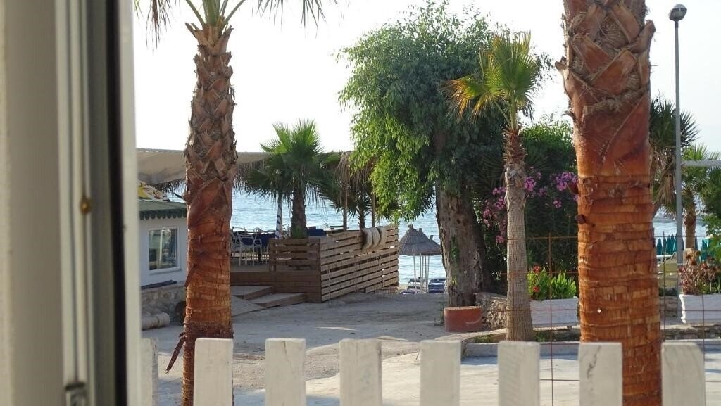 Отель Seaside Cabin Apartments апартаменты