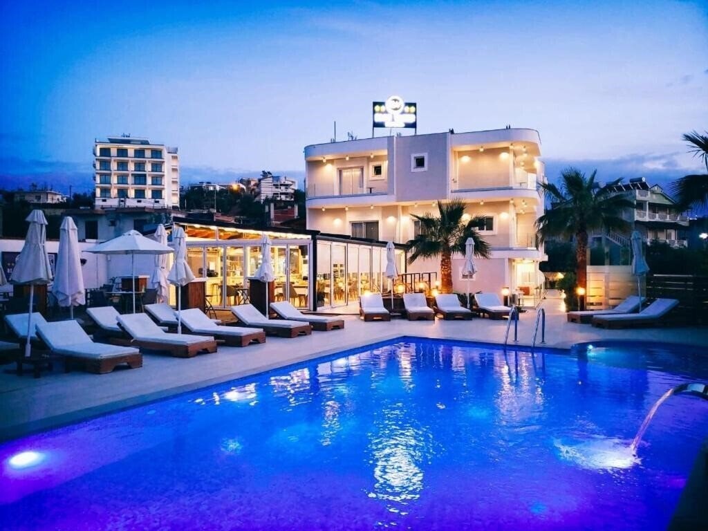 Отель Blue Water Hotel 4*