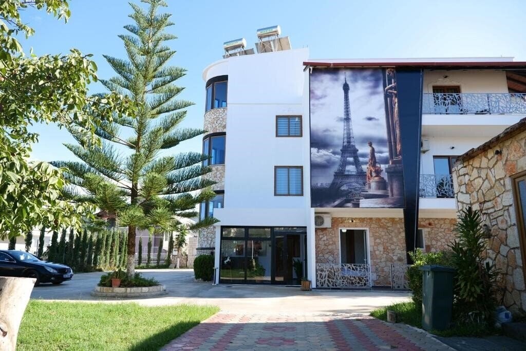 Готель Central Park 3*