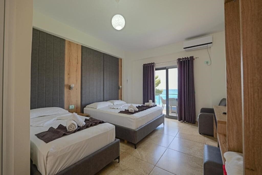 Отель Hotel Esmerald Ksamil 3*