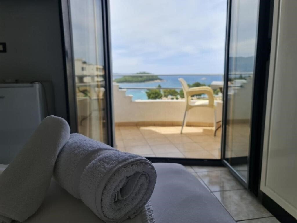 Фото Hotel Ardiani 3*