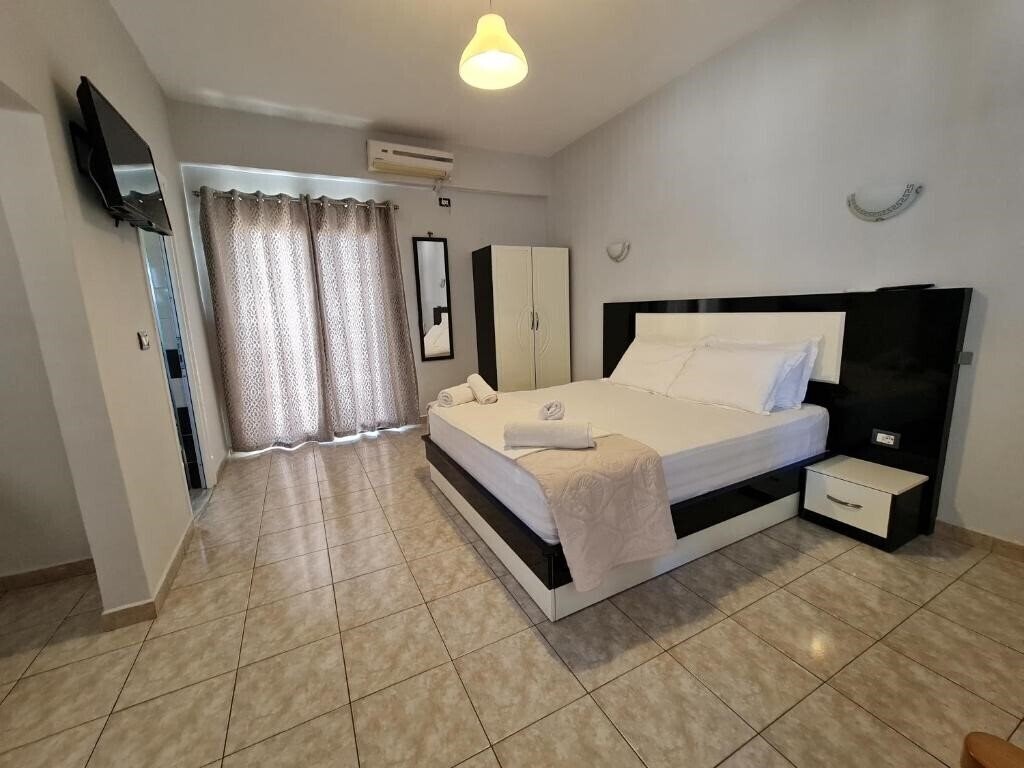 Отель Hotel Ardiani 3*