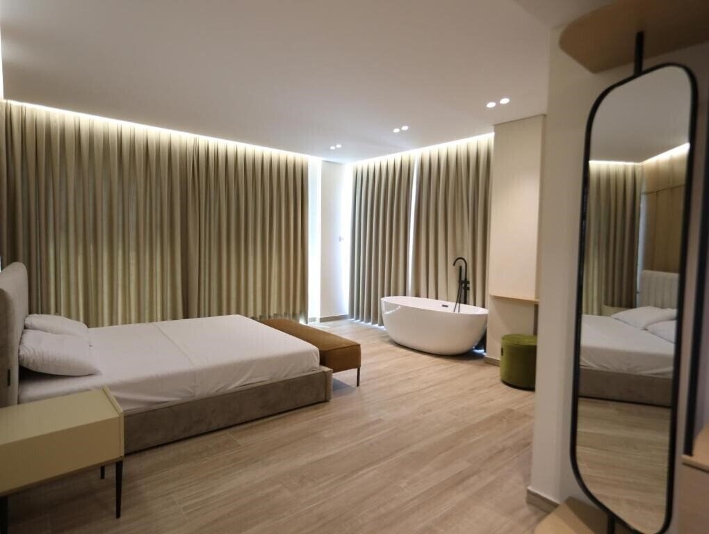 Отель Avenue Hotel 4*