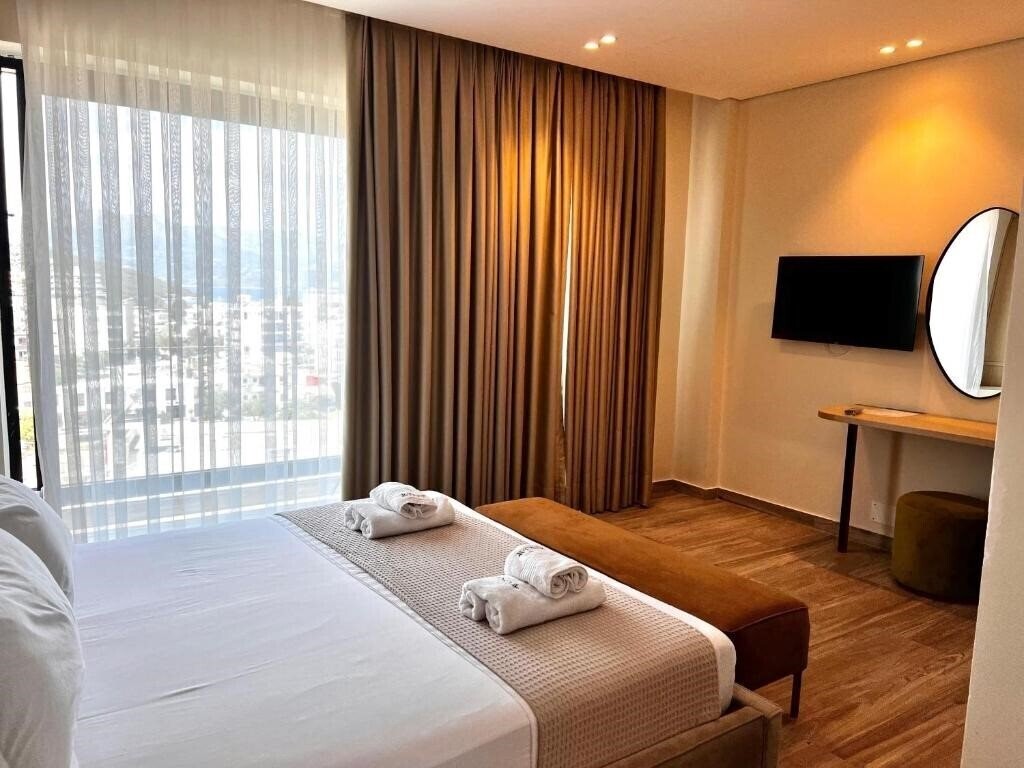 Готель Avenue Hotel 4*