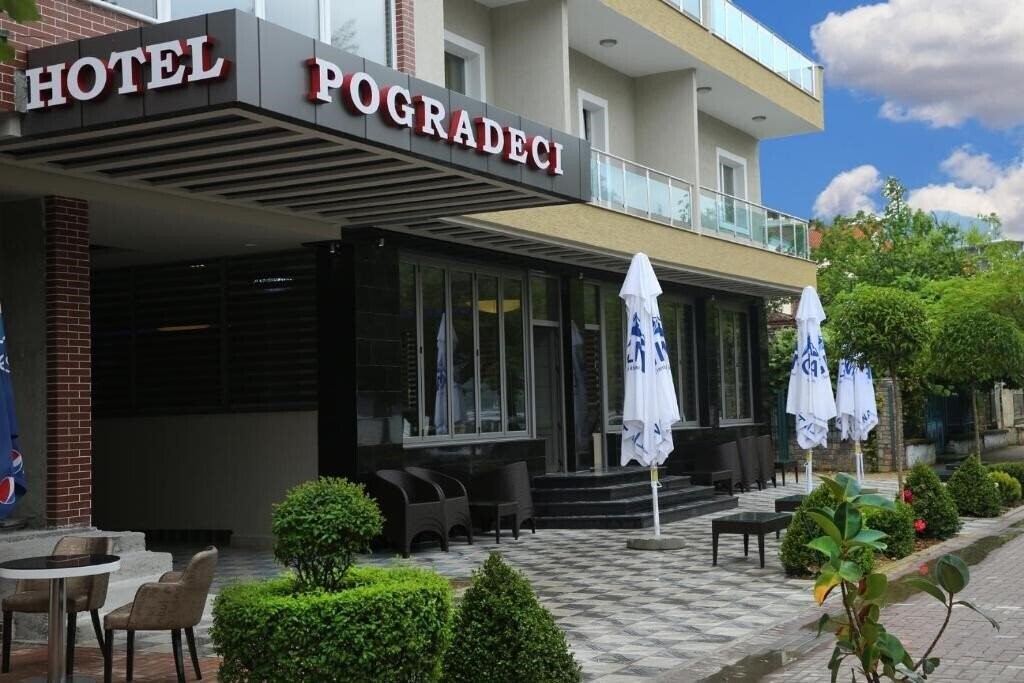 Отель Pogradeci 4*