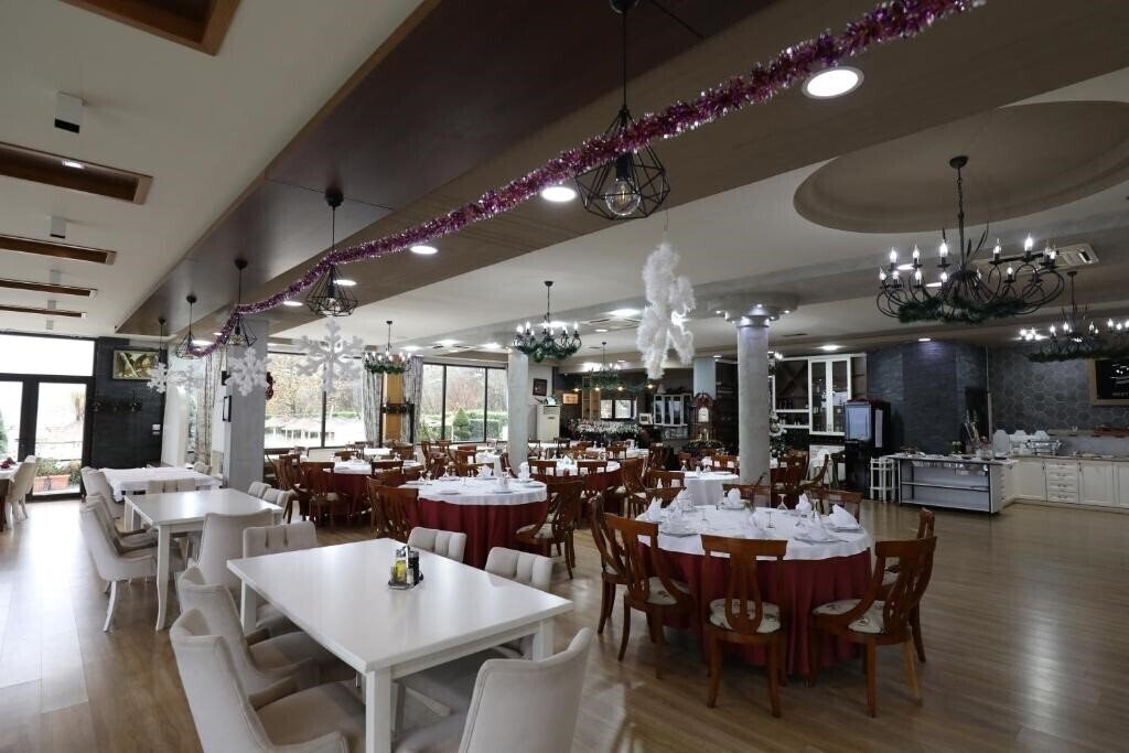 Фото Hotel 1 Maji 3*
