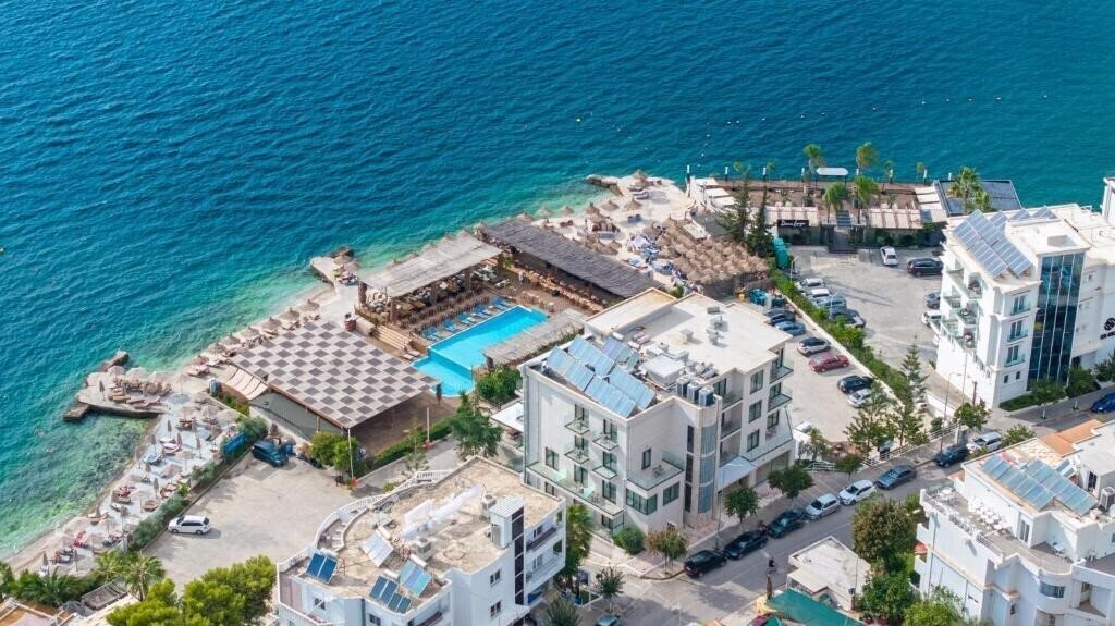 Отель Grand Blue Aparthotel 3*