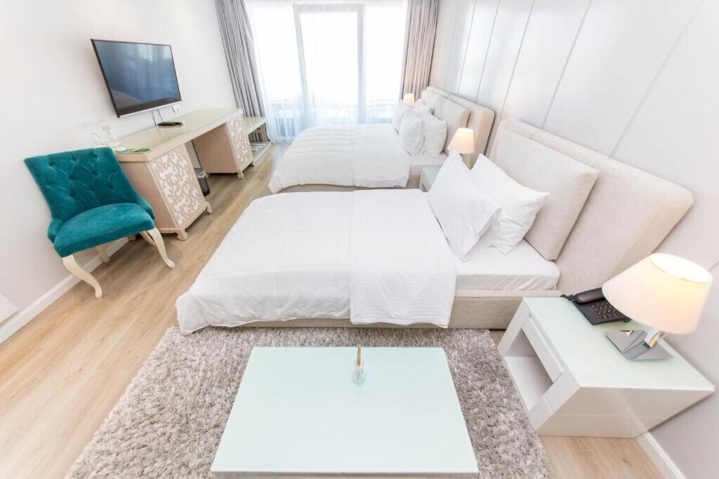 Картинка Demi 4*