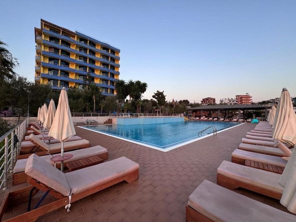 Готель Hotel Bahamas 4*