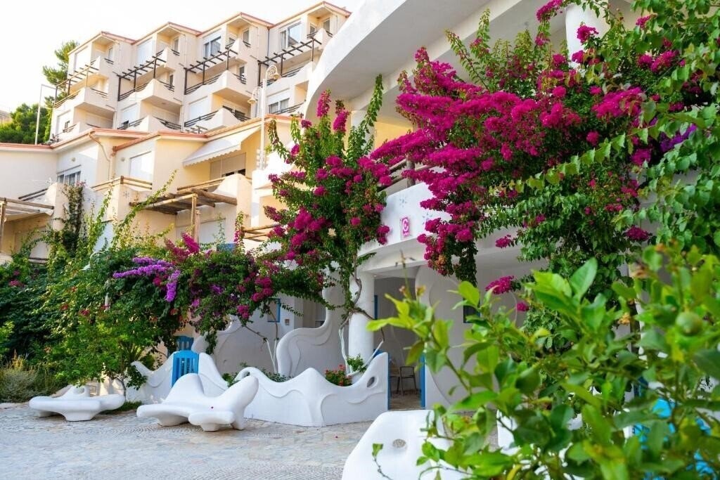 Фото Bougainville Bay Apartments (ex. Bougainville Bay Resort & SPA) 4*
