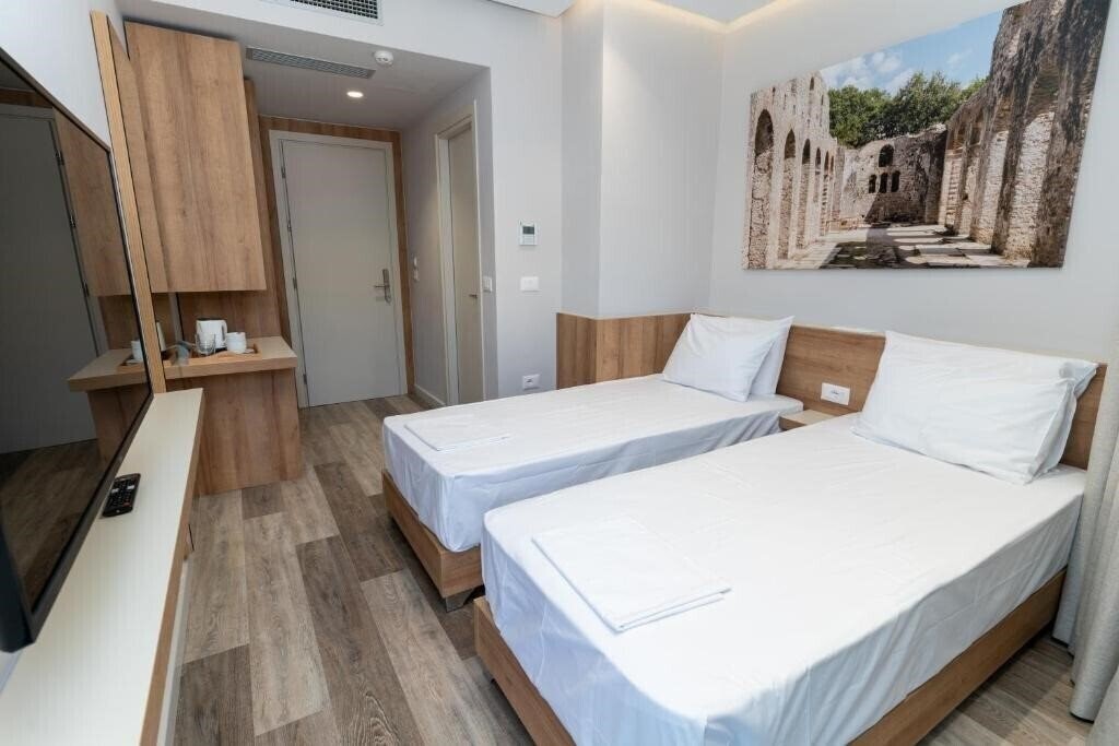 Фото Hotel Titania 3*