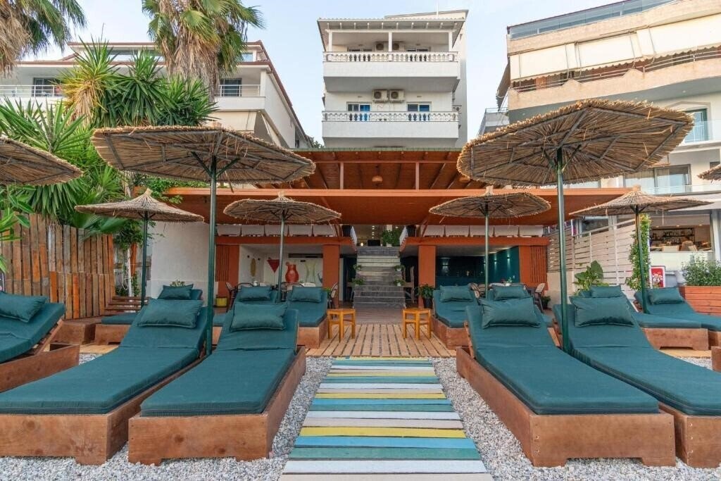 Готель Vila E Bardhe 4*