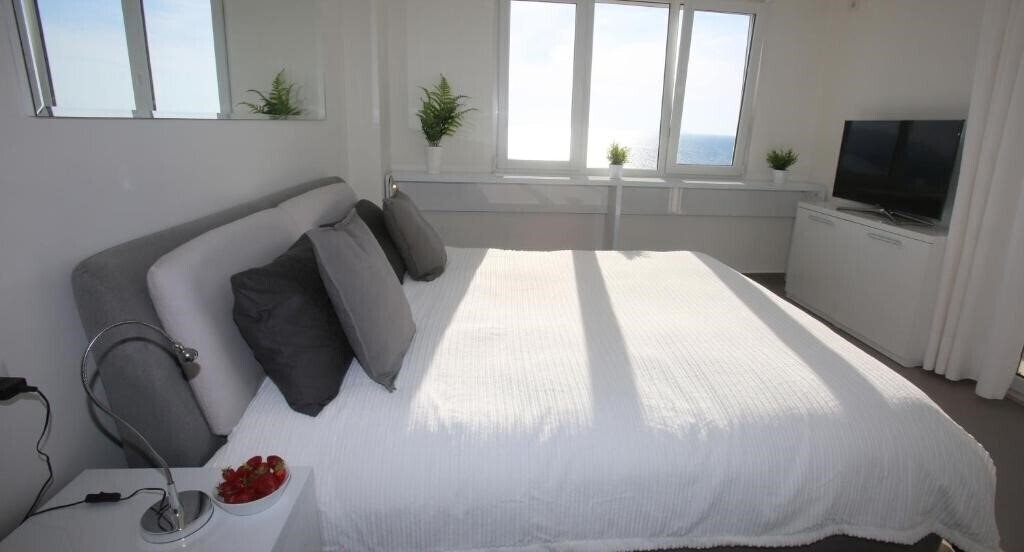 Отель White Residence Luxury Apartments 4*