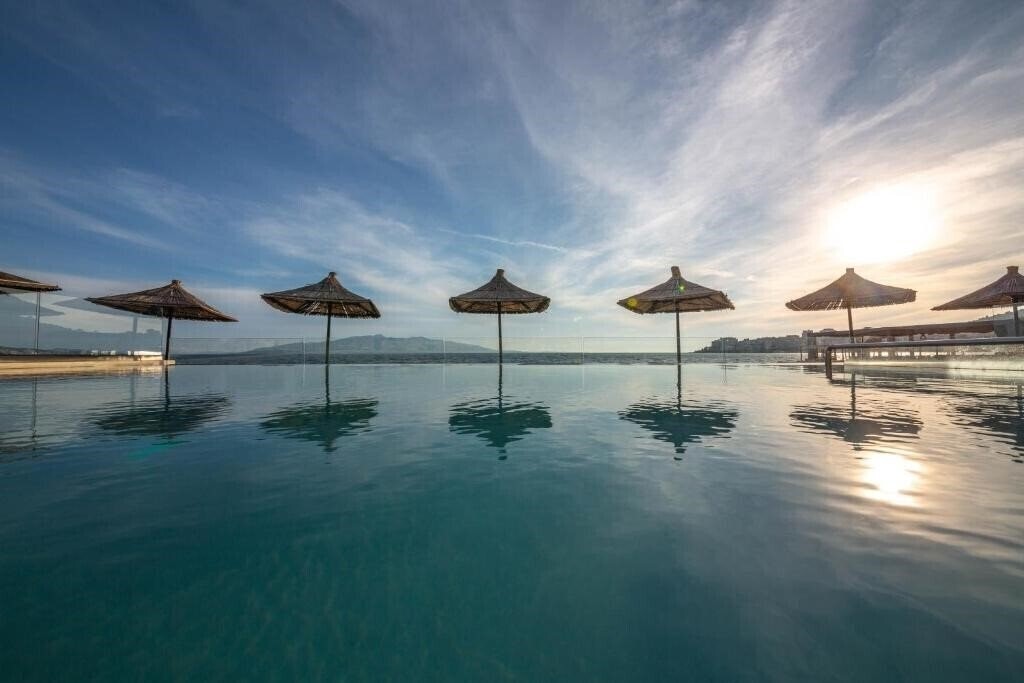 Фото Jaroal Saranda Hotel 4*